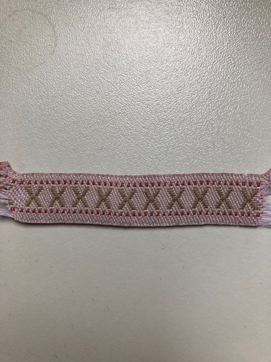 Band Leinen mit X und rote Striche