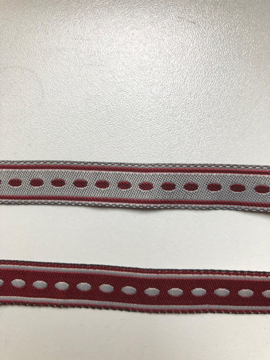 Band rot mit weisse Striche